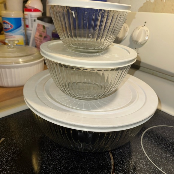 Pyrex Ribbed Glass Bowl Set with White Lids - Picture 1 of 9